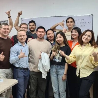 "Қазақша үйренгісі келетіндер көп". Орыс жігіт қалай қазақ тілі клубын құрды? 