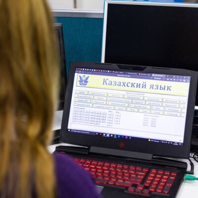 "Қазақ тіліне мүлде құрмет жоқ". Депутаттар мемлекеттік қызметке өту сынағын сынға алды 