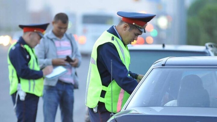 Көлік жүргізушісі қандай жол ережелерін бұзса, куәлігінен айырылады?