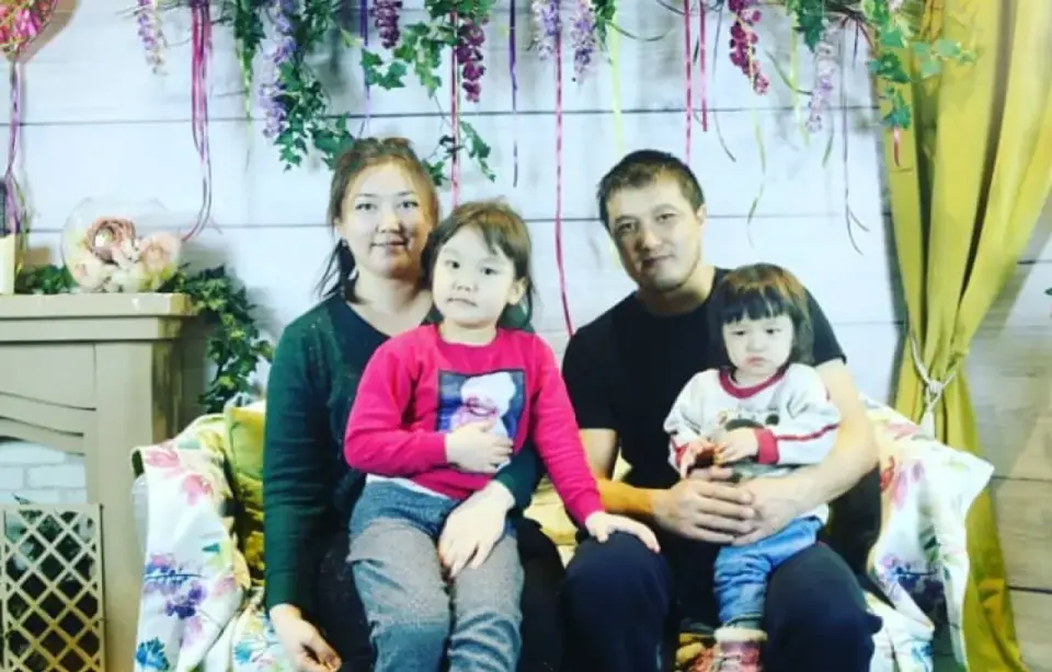 Саяжан отбасымен бірге. Фото Саяжанның әлеуметтік желідегі парақшасынан алынды