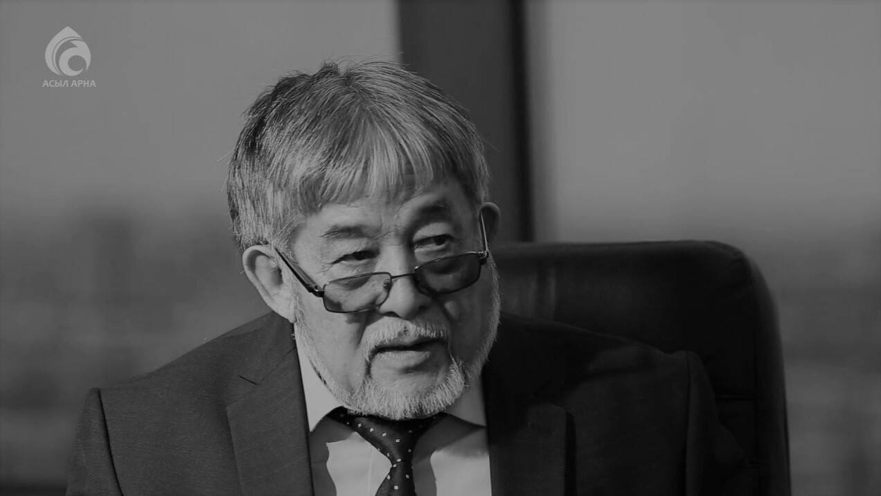 Менің қызымның кішкентай кискасы және сүйкімді күлкісі бар.