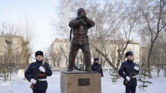 Көкшетауда Асқар Забикулинге ескерткіш қойылды