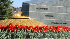 Бектенов, Әшімбаев және Қошанов "Отан Ана" монументіне гүл шоқтарын қойды 