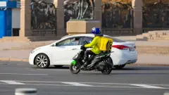 Қазақстандық жасөспірімдерге түнгі уақытта курьер немесе даяшы болып жұмыс істеуге бола ма