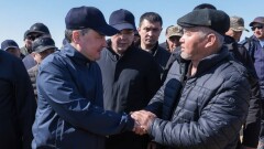 Олжас Бектенов Құлсарыдағы су тасқыны жағдайын тексеріп, тұрғындардың сұрақтарына жауап берді