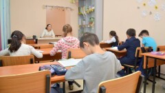 "Әңгіме хиджаб туралы емес". БҒМ өкілі оқушылардың мектепте орамал тағуына рұқсат беру жайында