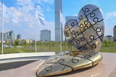 "Бұл – халықтың адал перзенттеріне ыстық ықыласының көрінісі". Тоқаев "Алтын жүрек" ескерткішін ашты