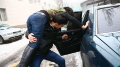 "Алып қашам, мейлі, олай қалама": Қыз алып қашу неге жаңа әндерде насихатталып жатыр