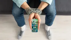 Қазим Мұстахим: Номофобиядан құтылудың басты жолы – адамға адам керек екенін сезіну