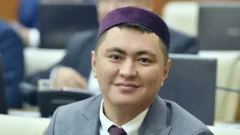"Күніне 15 мың, айына 450 мың теңге пайда": Мұқаев жарнамасы күмәнді компанияларды тексеруді сұрады