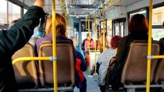 100 теңге үшін төбелес. Ақтөбеде көпбалалы ана мен кондуктор бір-бірінің үстінен полицияға арызданған