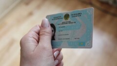 Түркістанда полицейлер 86 жастағы әжейге жаңа төлқұжат табыстады