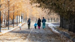 Қазақстанда ата мен әженің немересімен араласу құқығы заңмен бекітілмек