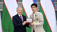 Мирзиёев шахматшы Жавохир Синдаровқа көлік, коттедж және 200 мың доллар сыйлады