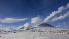 Камчаткада Еуразиядағы ең биік жанартау атқылай бастады