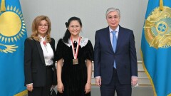 Қасым-Жомарт Тоқаев шахматтан әлем чемпионы Бибісара Асаубаеваны қабылдады