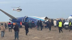 Ақтау маңында ұшақ құлады: бірнеше жолаушы тірі қалды