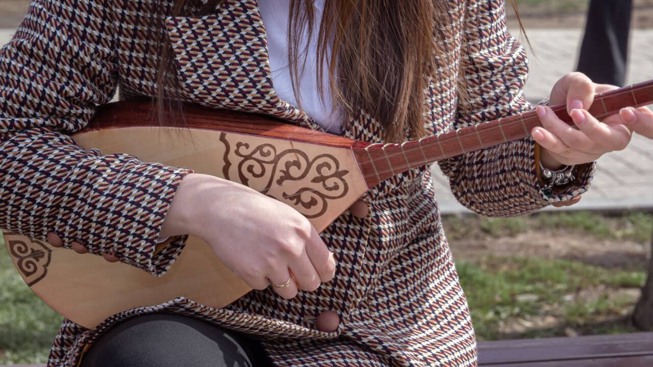 "Қапшағай" мешітінің наиб имамы: Домбыра ешқашан жамандықтың құралы болмаған