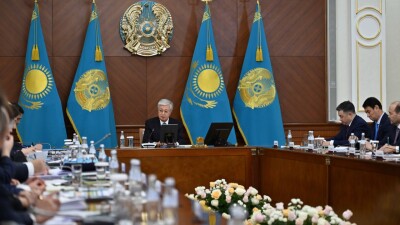 Мемлекет беделіне нұқсан келтіретін арзан сөздерді қоғам болып тыйған ләзім – президент кеңесшісі