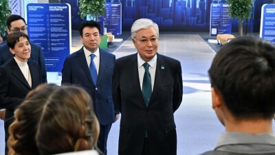 "Екі алпауыт ел саяси сұхбат жүргізе бастады, бұл – жақсы үрдіс". Тоқаев Украинадағы жағдай туралы