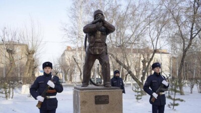 Көкшетауда Асқар Забикулинге ескерткіш қойылды