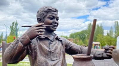 Қожа, Алиса, Джульетта. Әлемдегі әдебиет кейіпкерлеріне қойылған ескерткіштер
