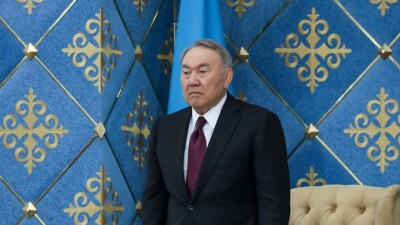 Конституциялық сот Елбасы туралы заңның күші жойылды деп тану жөнінде қаулы шығарды