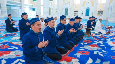 Ақ сәлде, біркелкі шапан. Қазақстанда діни дресс-код қандай