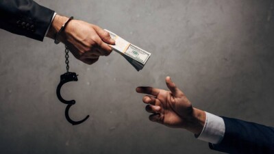 Қос қызметкері жемқорлық бабымен істі болған Қызылорда облысы әкімінің орынбасары неге жұмыстан кетпеді?