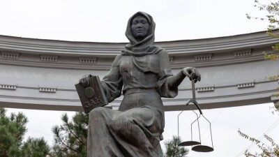Мемлекет құқығын бұзса, азаматтарға кім көмек береді?
