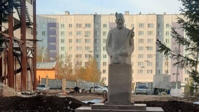 Петропавлдағы Үкілі Ыбырай ескерткішінің түбінен ор қазған кім?