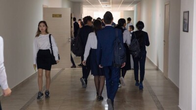 Бала үшін жеке мектеп дұрыс па, мемлекеттік мектеп дұрыс па?