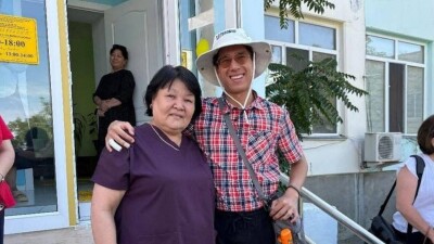 17 жыл бұрын канадалық отбасы асырап алған қазақ жігіт Ақтауда туған анасымен қауышты