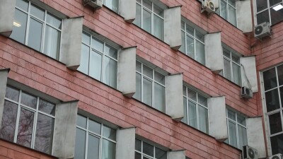 "Мердігерді сотқа бердік". ҚазҰПУ басшылығы университетте химия, физика кабинеттері неге ашылмағанын түсіндірді