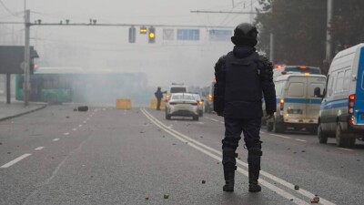 "Темірмен мойнымнан ұрды". Алматылық полицей қаңтар оқиғасы туралы баяндады