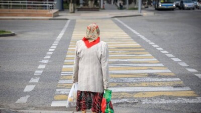 Сенатор әйелдердің зейнетке шығу жасын төмендетуді ұсынды