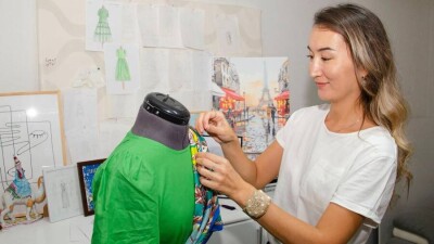Әуесқой дизайнер Шолпан Абди: тігін өнеріне айти жетістіктерінің көмегі көп