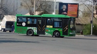 Шымкентте мас жолаушы автобус жүргізушісін ұрып, бұл өзге жолаушының өліміне әкелді