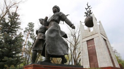 Алматыда Әлия мен Мәншүк скверін қайта жаңартумен айналысқан мердігермен шарт бұзылды