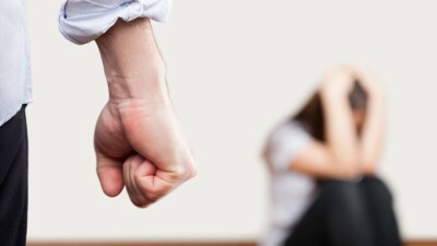 Полиция енді зорлықшының отбасымен араласуын бір айға дейін шектей алады