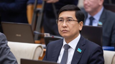 Асхат Аймағамбетов: Жайлы мектептерді мемлекеттік ұйымның басқаруына беру керек