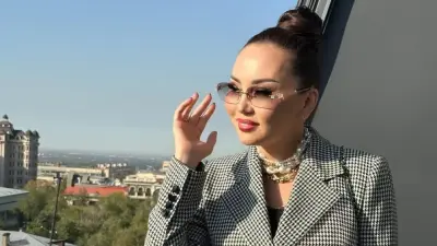 Баян Алагөзованың қолына "Қыз Жібек" фильмінде Меруерт Өтекешова киген камзол қайдан түсті?