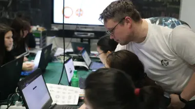 Оқушылар мен студенттер жасанды интеллект негіздерін қазақ тілінде тегін меңгере алады