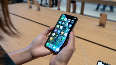 Алматыда екпе алғандар арасында iPhone 12 ойнатылады