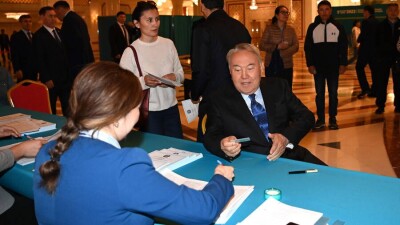 Нұрсұлтан Назарбаев референдумда дауыс берді