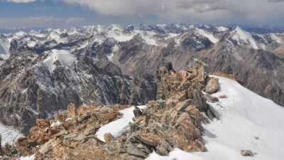 50 жылда Орталық Азия мұздықтары 30 пайызға қысқарды. Ғалымдар табиғи апаттардың алдын алу жолдарын талқылады