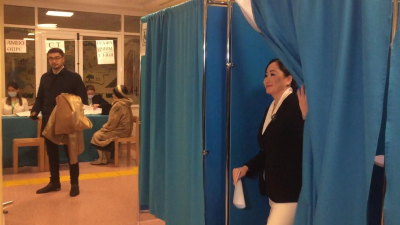 Кандидат Қарақат Әбден сайлауда дауыс берді