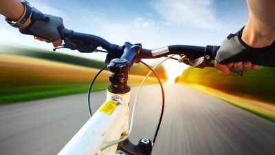 Үрімжіден велосипедпен шыққан қазақ қыз Қарағандыға жетті