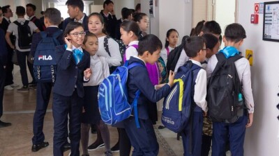 Қайрат Жұманов: 2022 жылы Алматыдағы үш ауысымдық мектеп мәселесін толық жоямыз