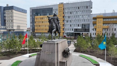 Астанада қырғыз батыры Айкөл Манас ескерткіші ашылды